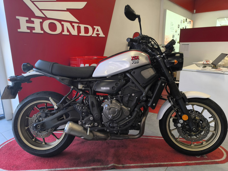 YAMAHA XSR 700 - ETUPES