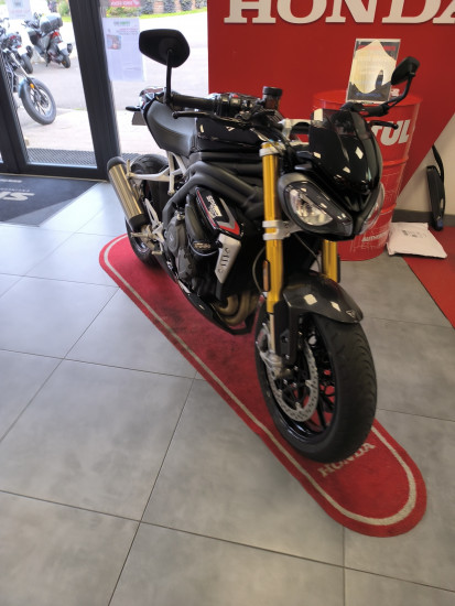 TRIUMPH SPEED TRIPLE 1200 RS - ETUPES