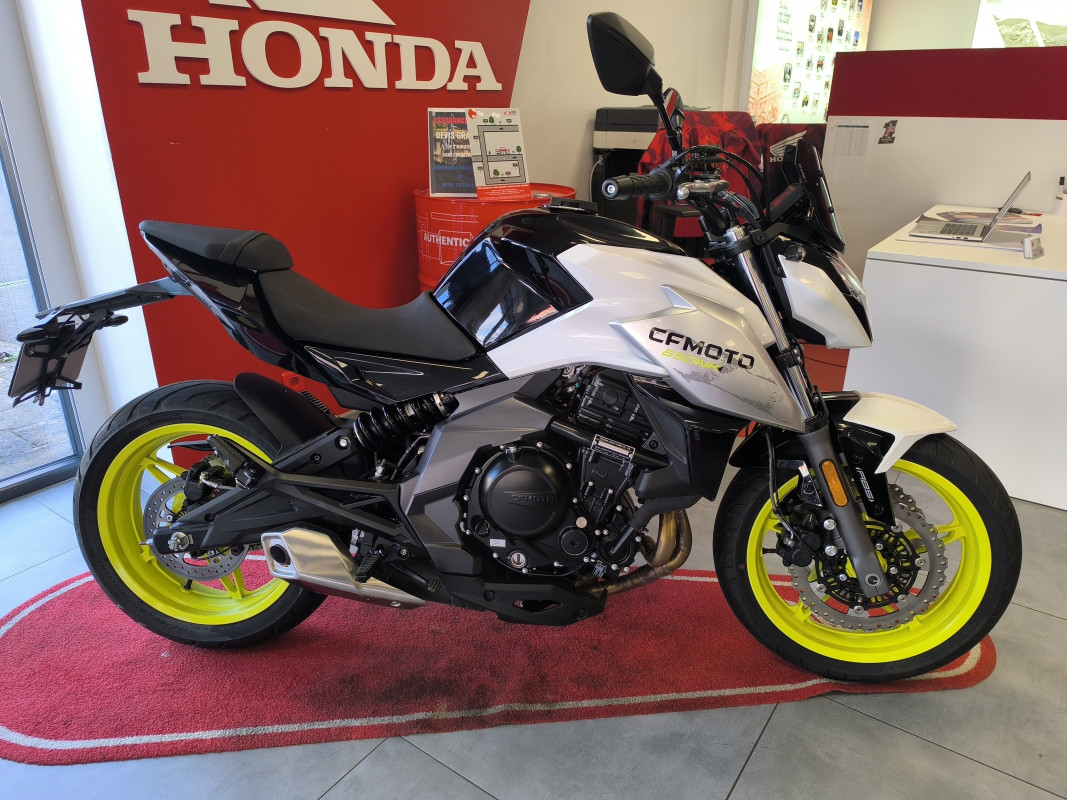 Honda 750 Hornet DYNAMIC MOTO  CHOLET 