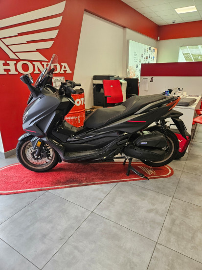 HONDA FORZA 125  EDITION SPECIAL 2025 - ETUPES