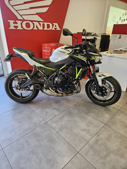 KAWASAKI Z650 AKAPOVIC - ETUPES